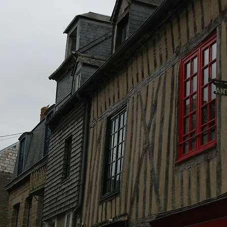 - Numero Cinq Bed & Breakfast 3*