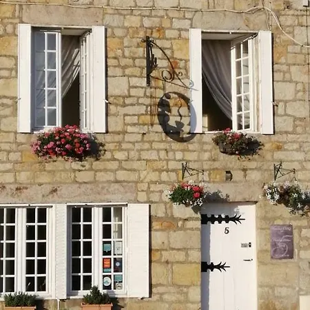 - Numero Cinq Bed & Breakfast