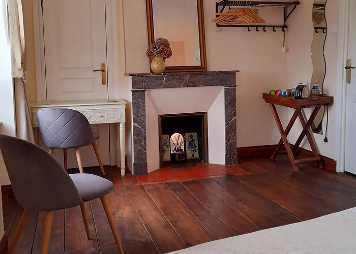 - Numero Cinq Bed & Breakfast 3*