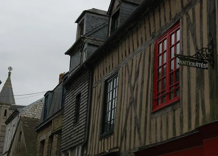 - Numero Cinq Bed & Breakfast 3*