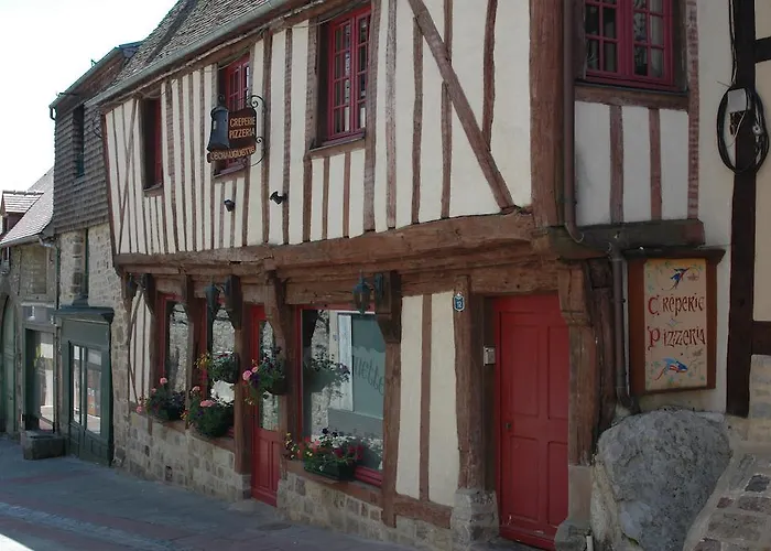 - Numero Cinq Bed & Breakfast 3*