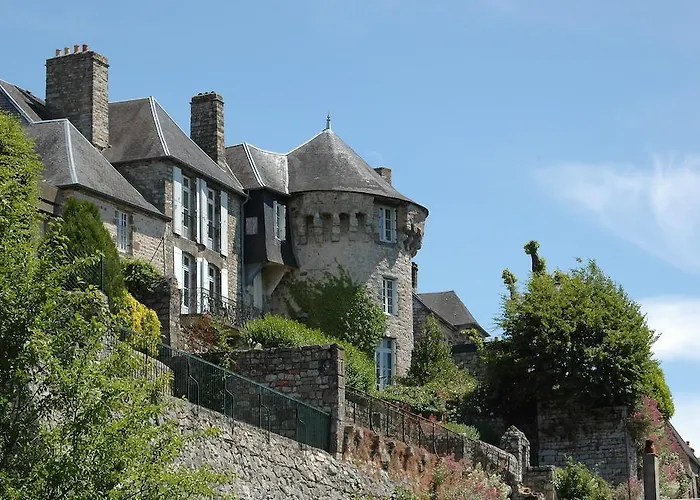 - Numero Cinq Bed & Breakfast 3*